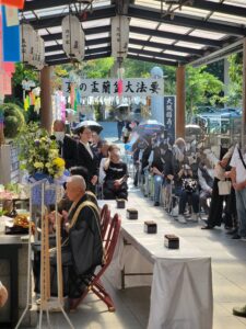 風鈴彩る大阪稲荷山動物霊園の夏の盂蘭盆大法要